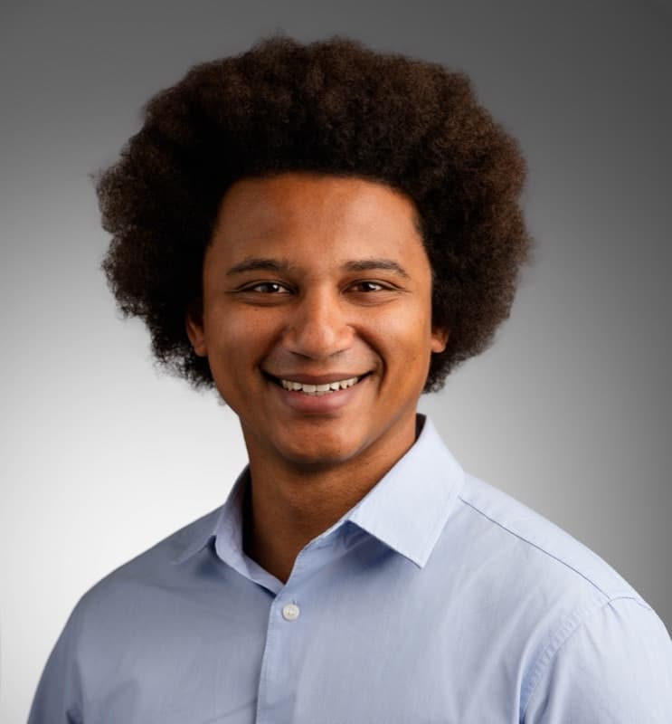 A smiling member of the Medigo team who replies to enquiries